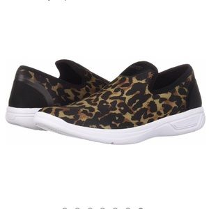 Kenneth Cole Cheetah Slip on sneaker
